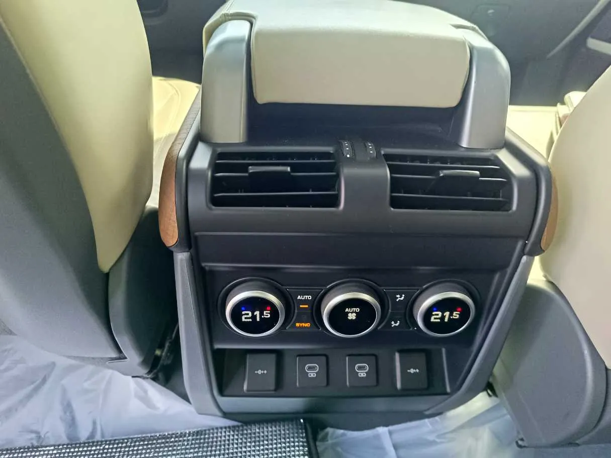 Car image 33