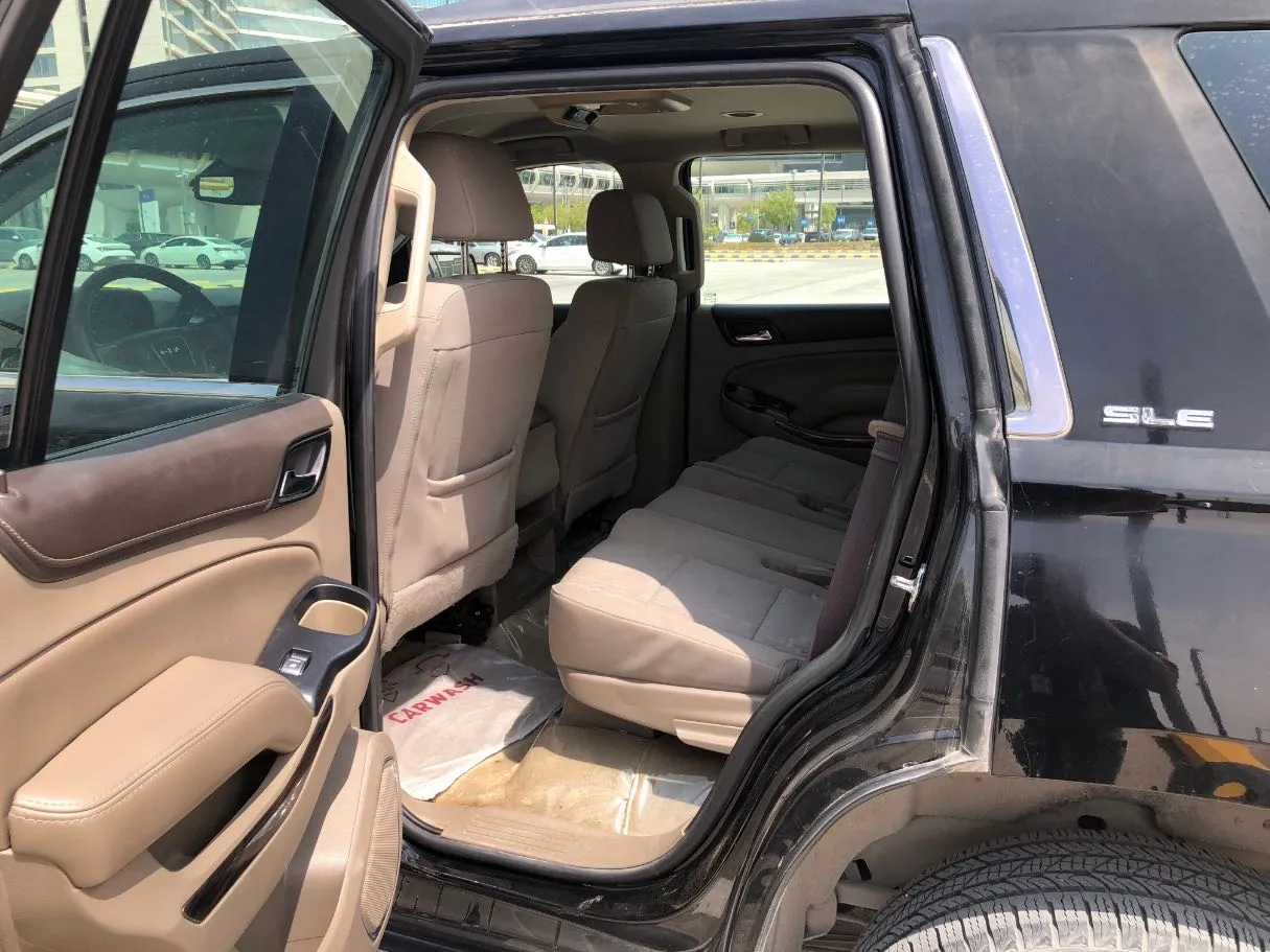 Car image 12