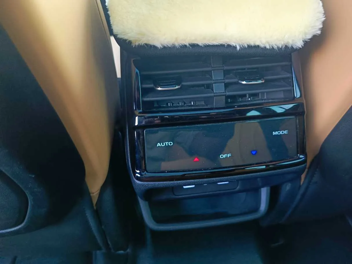 Car image 36