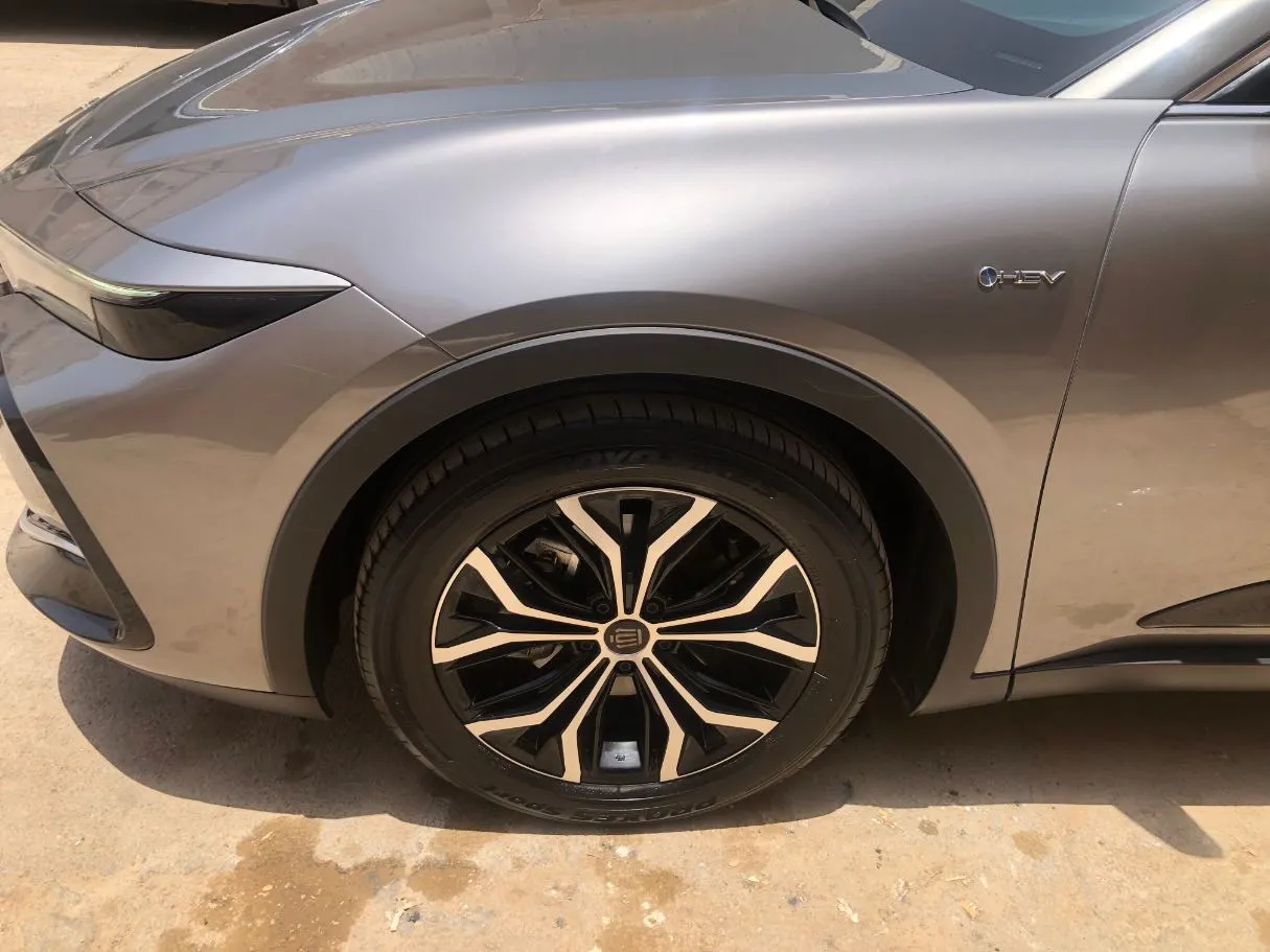 Car image 9