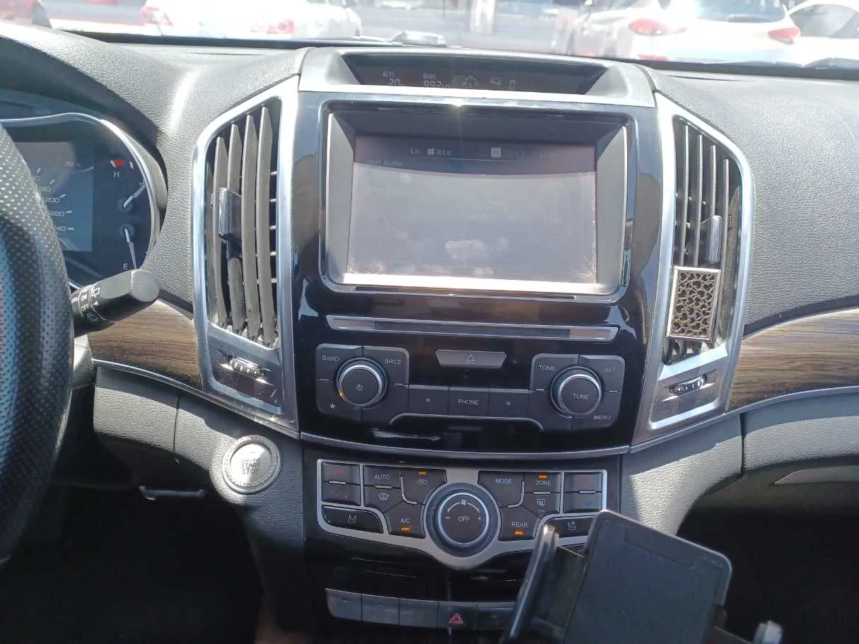 Car image 16