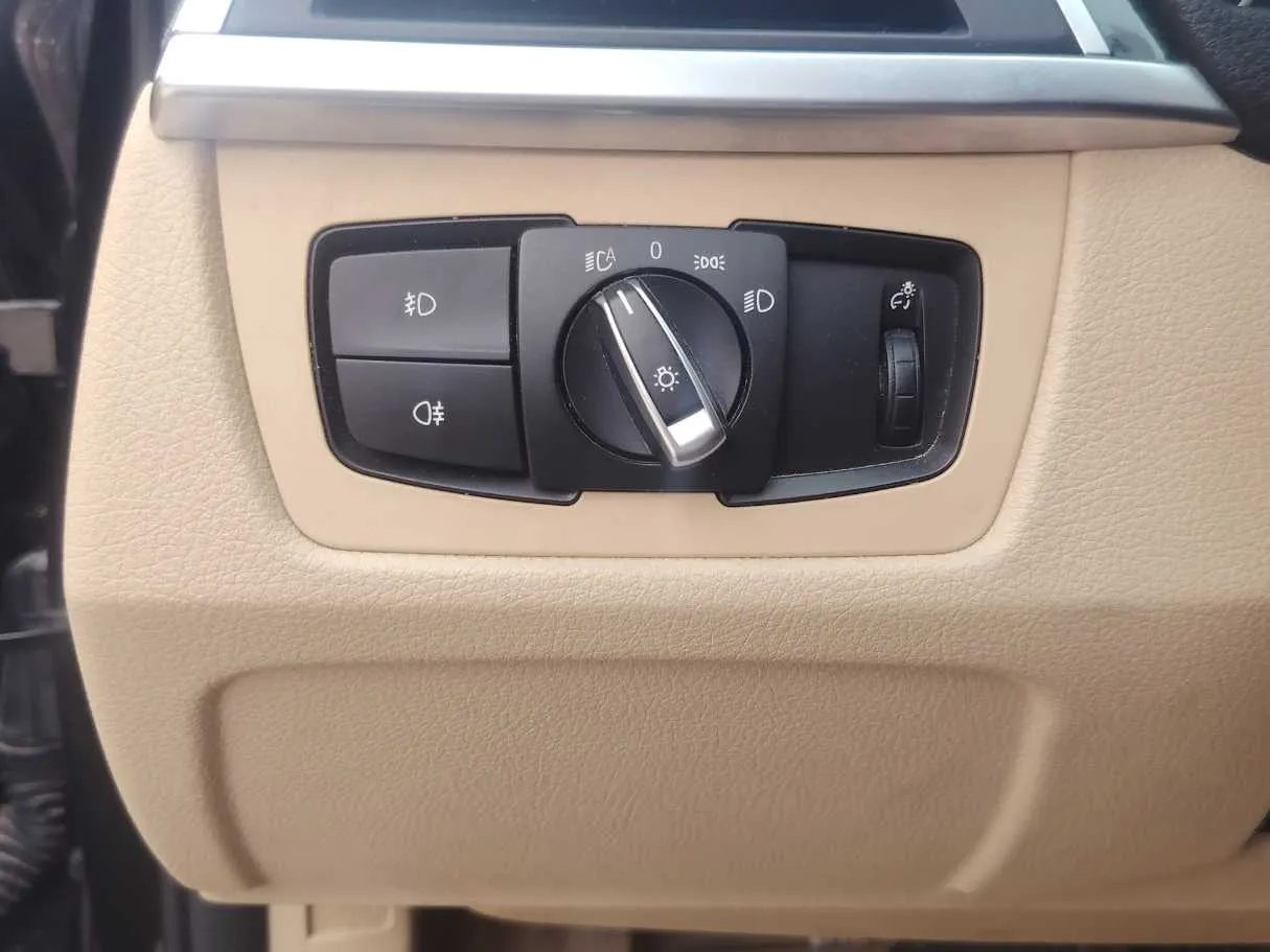 Car image 36