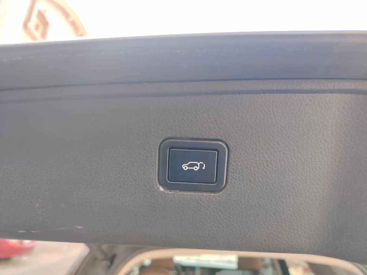 Car image 33