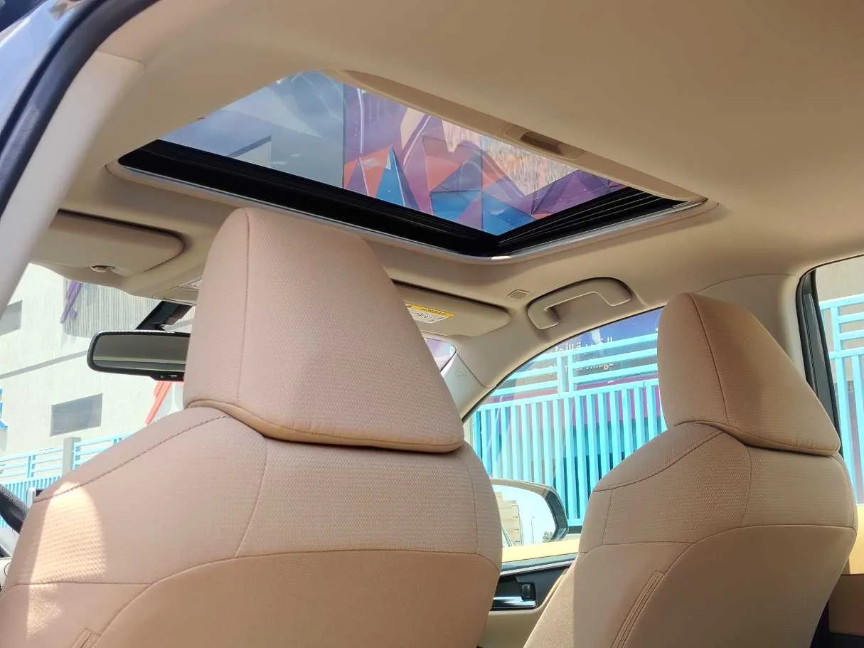 Car image 17