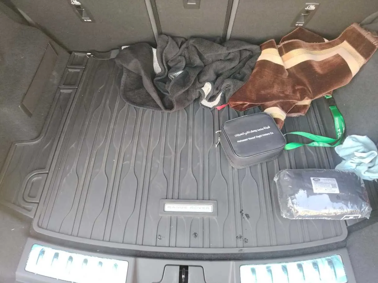 Car image 32