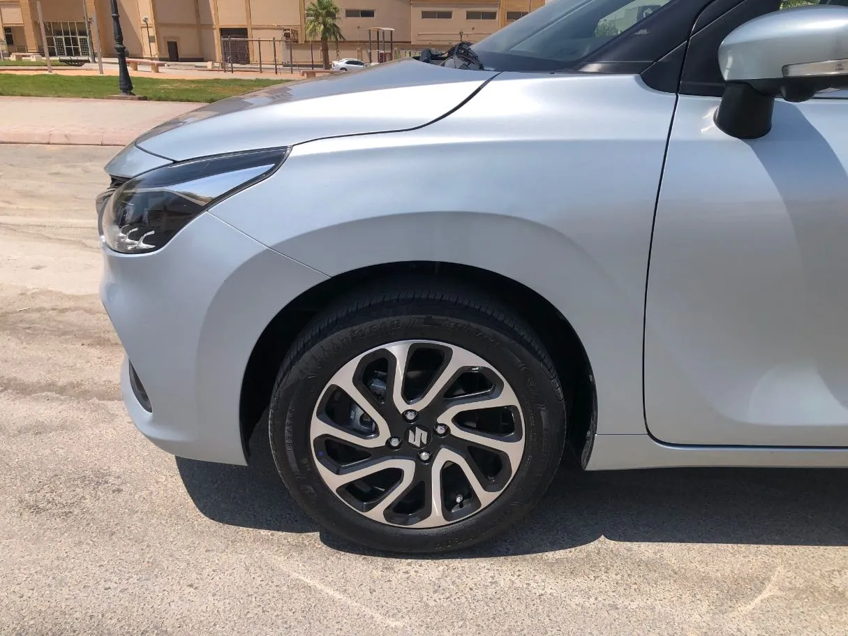 Car image 9