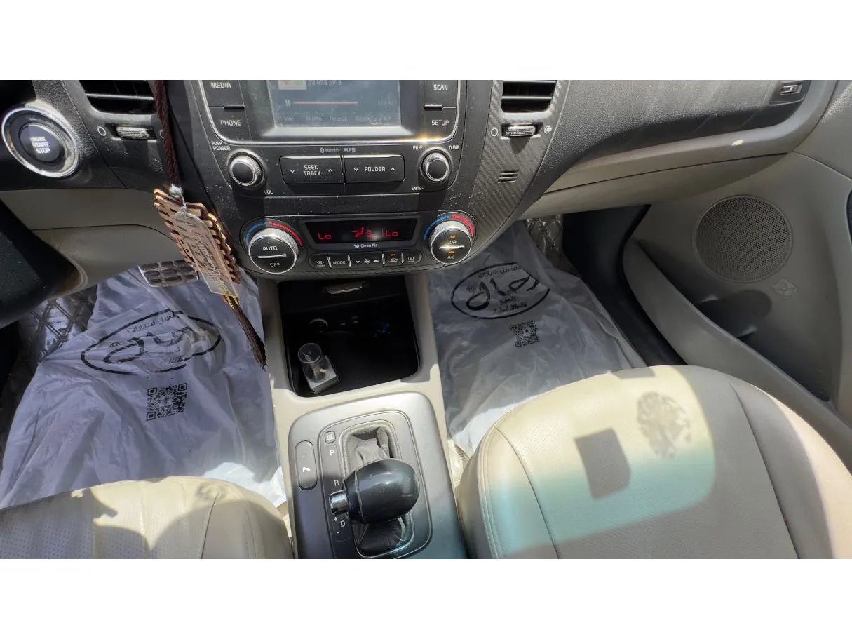 Car image 17