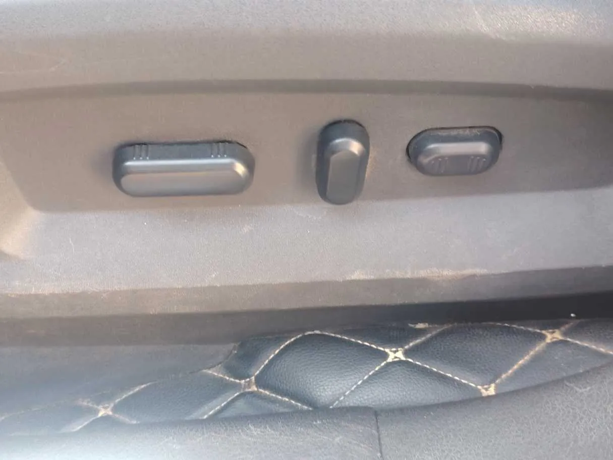 Car image 29