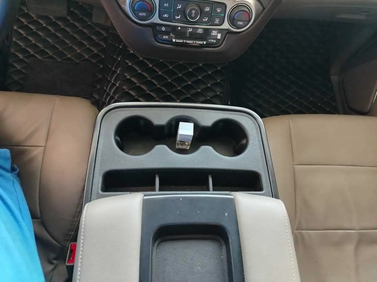 Car image 24