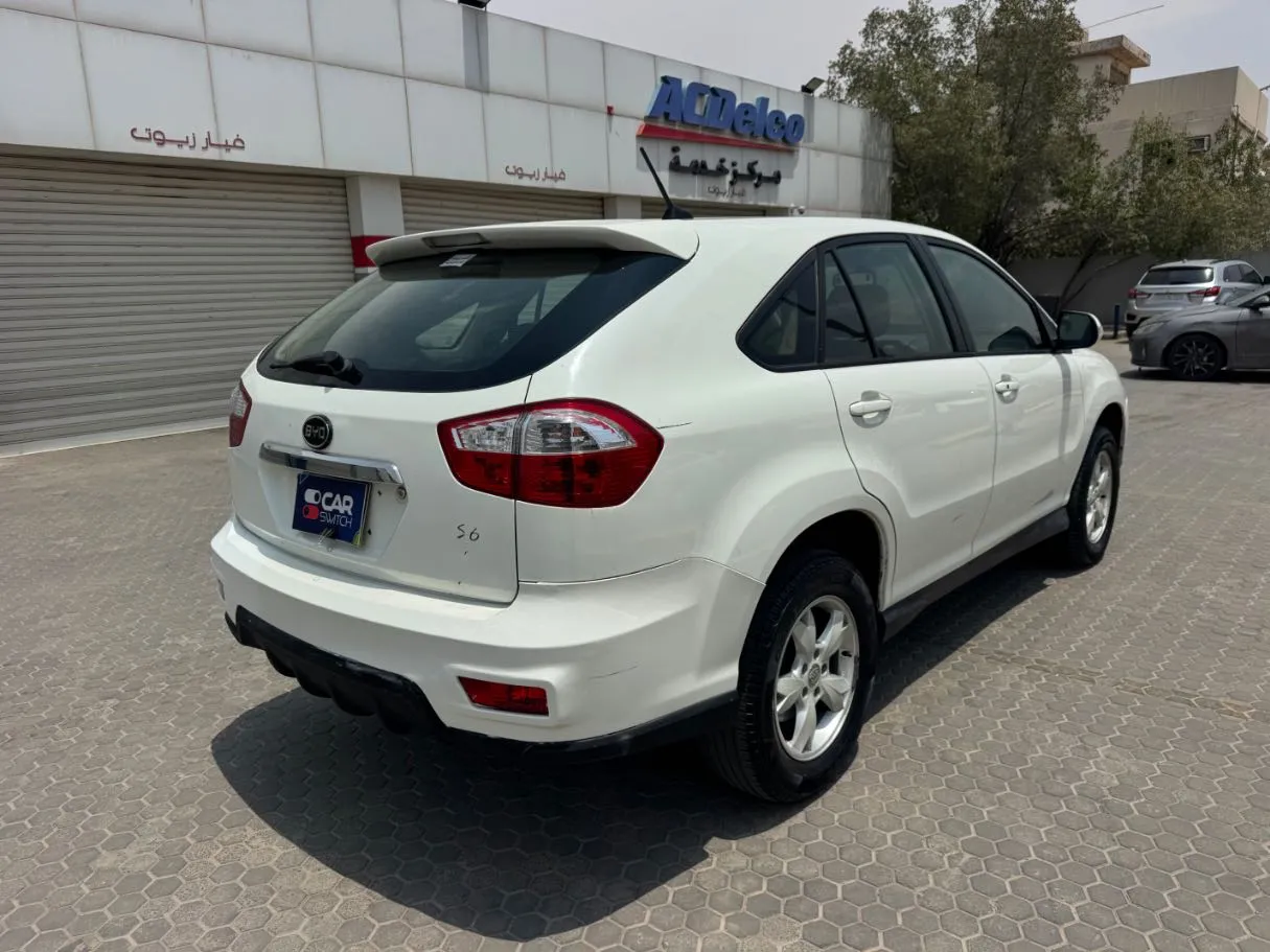 Car image 5