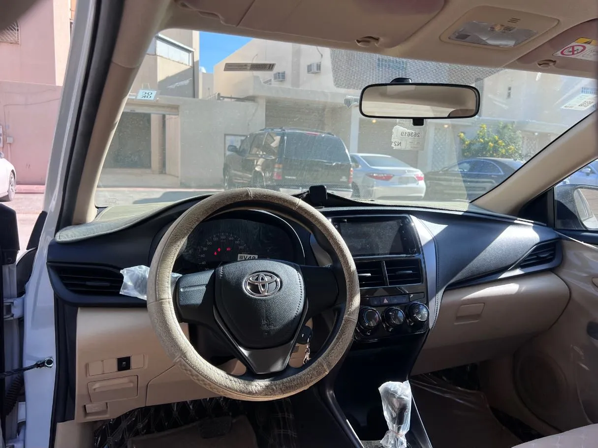 Car image 18