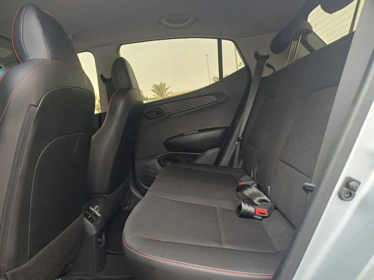 Car image 13