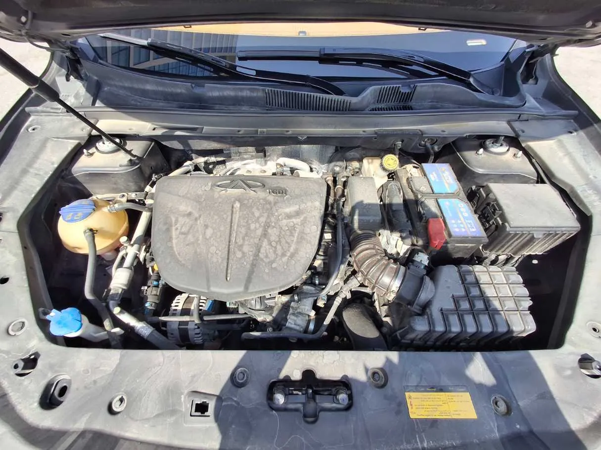 Car image 25