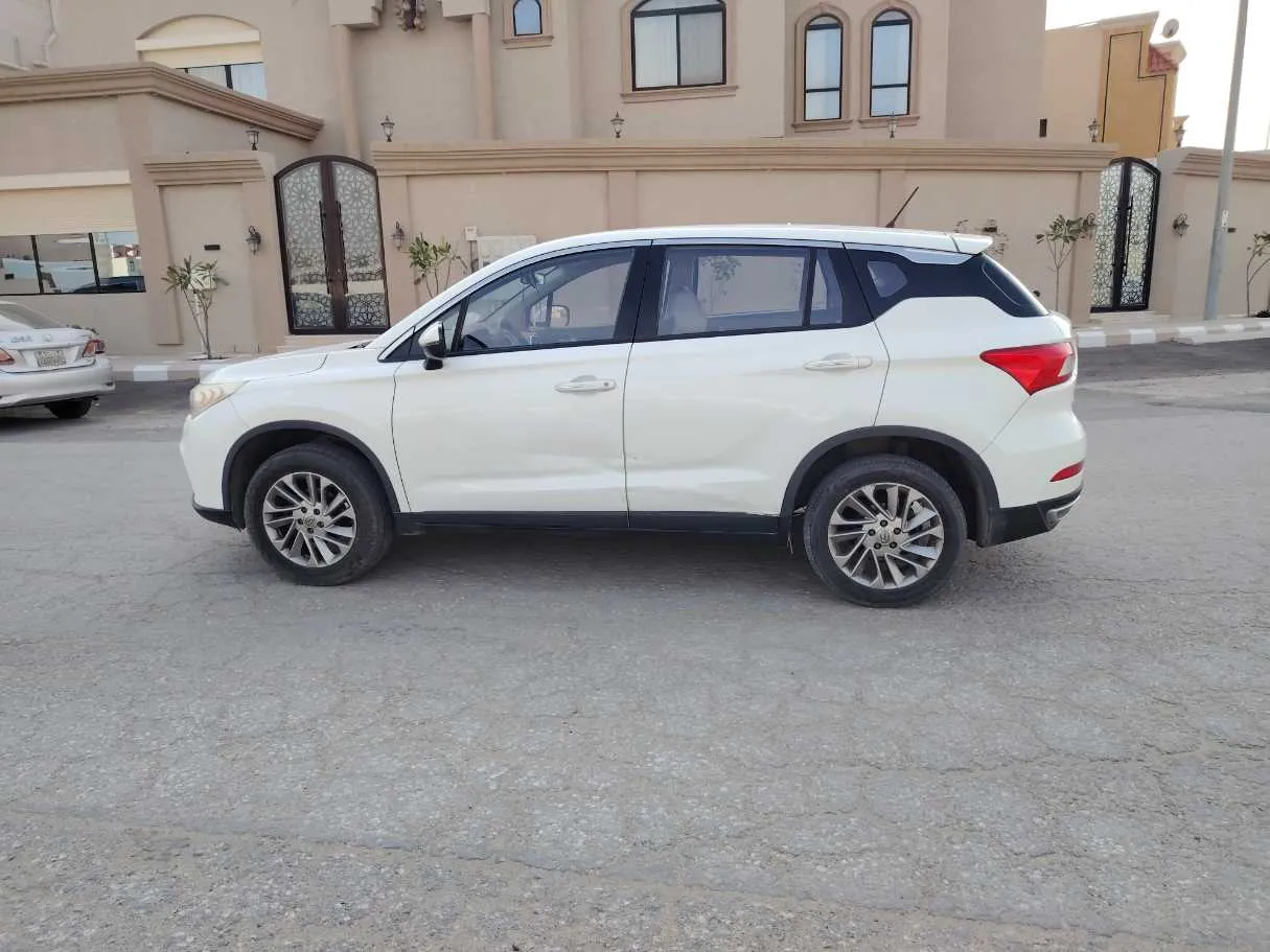 Car image 8