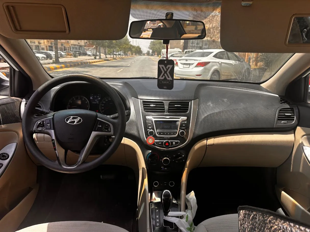 Car image 16