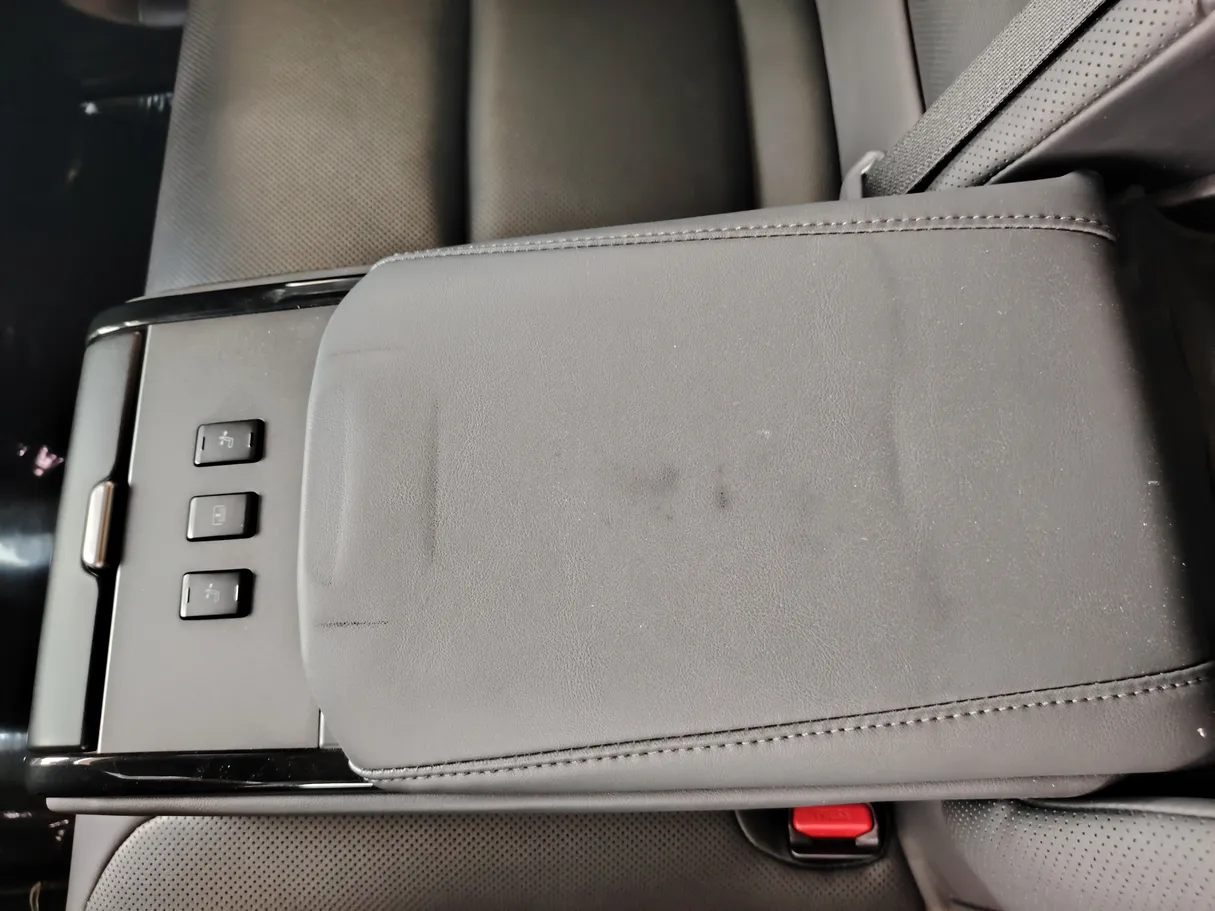Car image 26
