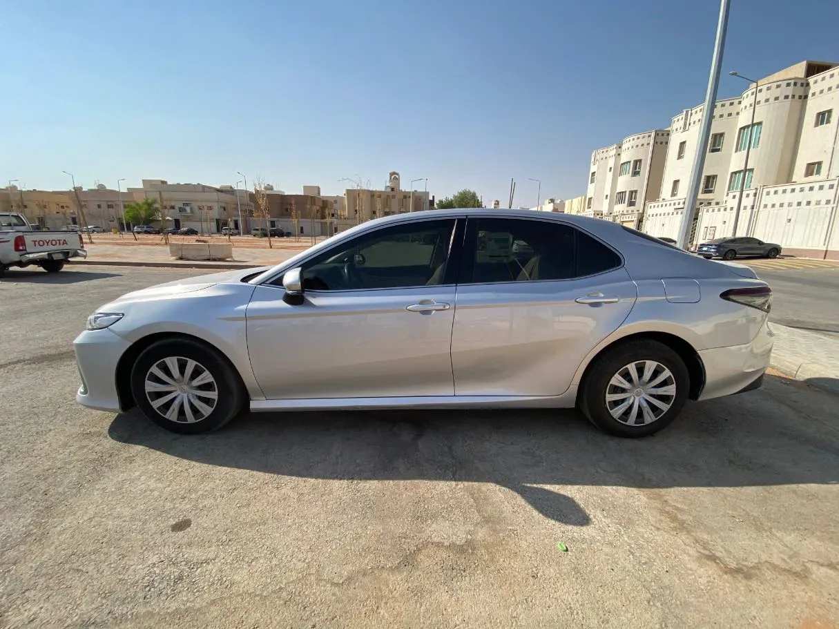 Car image 8