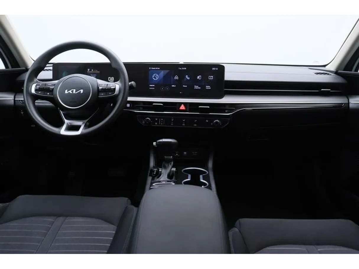 Car image 14