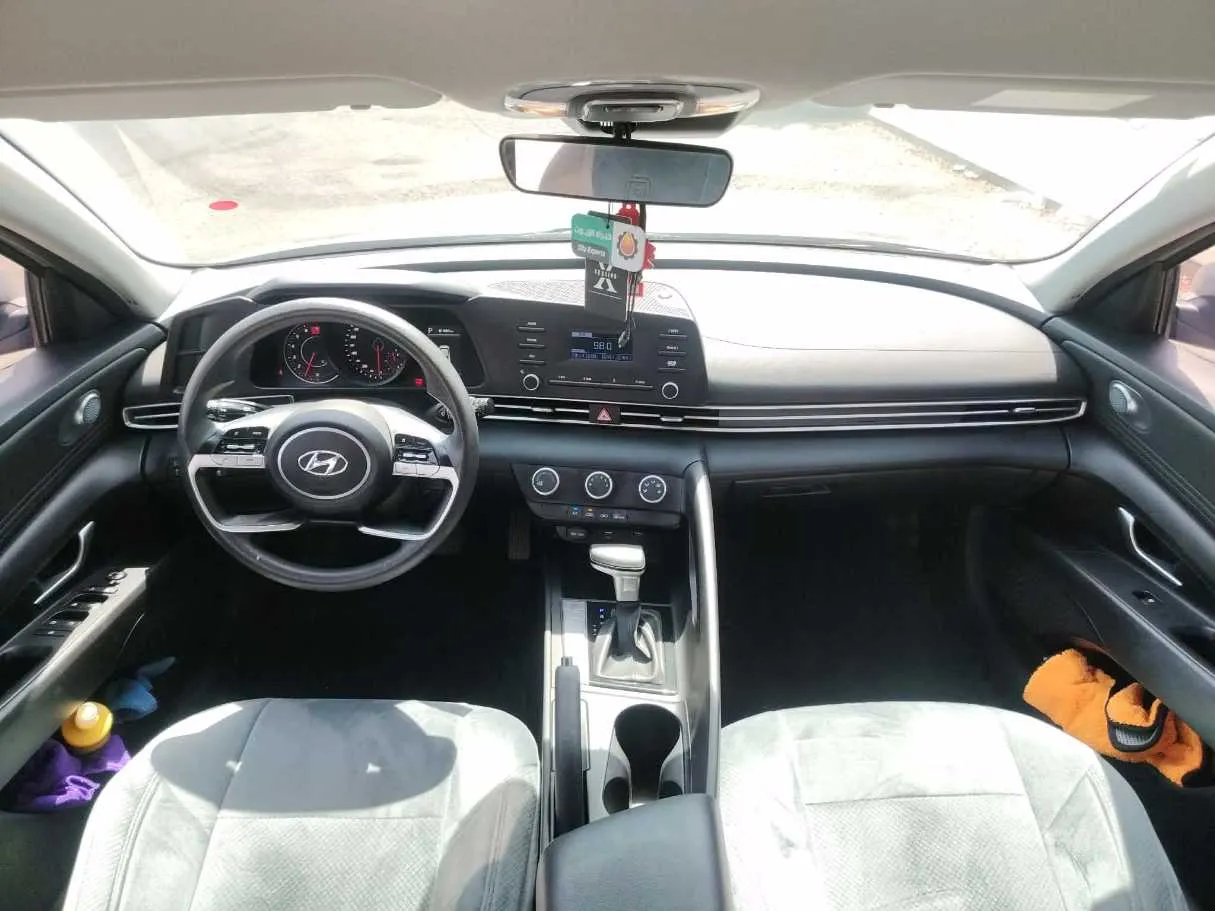 Car image 25