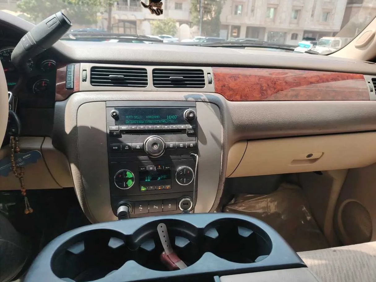 Car image 24