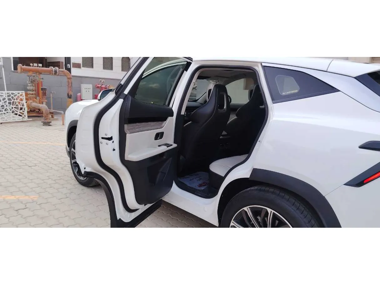 Car image 13
