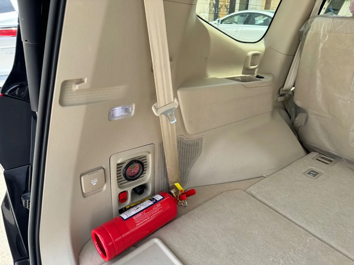 Car image 25
