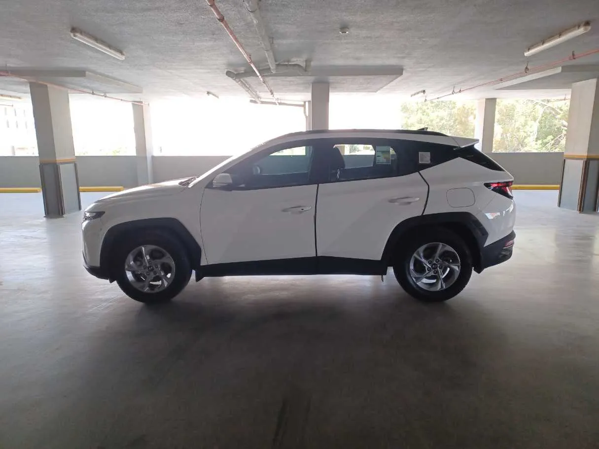 Car image 8