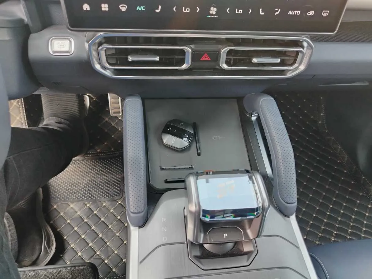 Car image 23