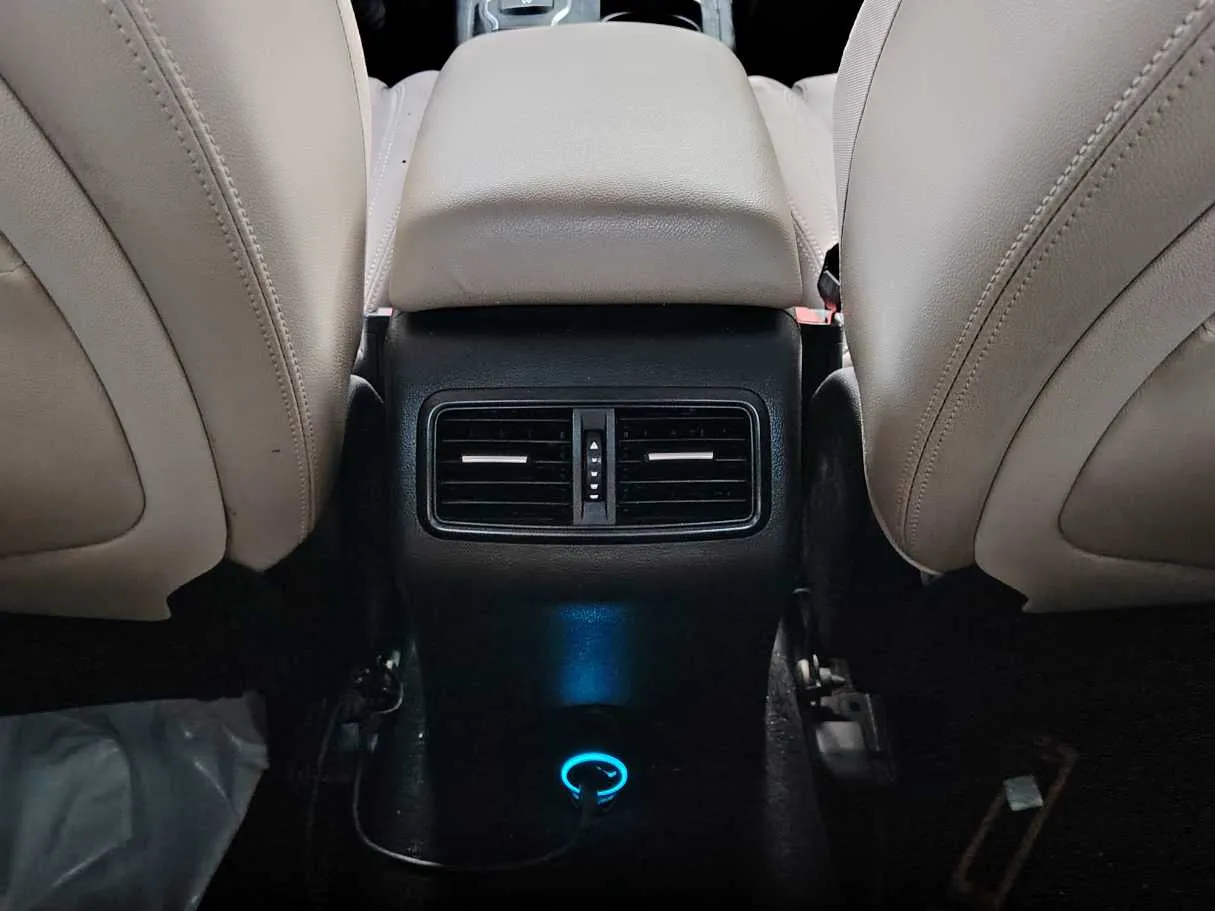 Car image 28