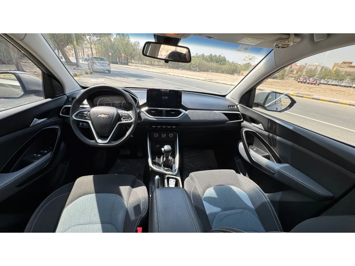 Car image 13