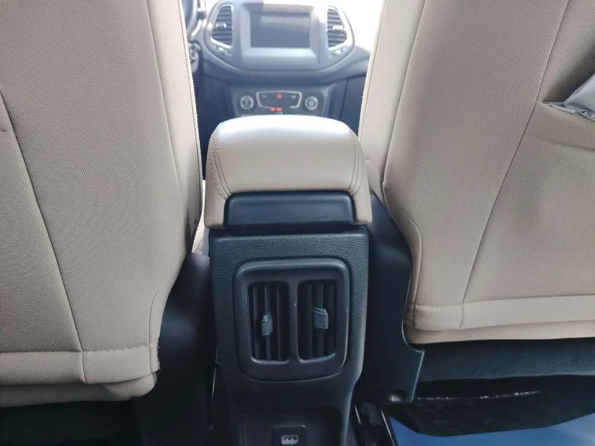Car image 28