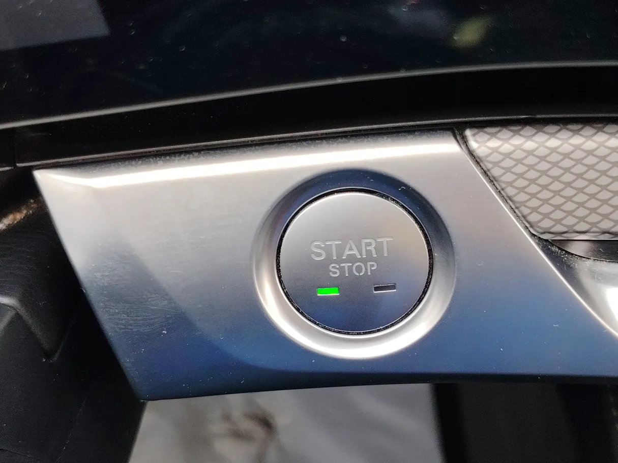 Car image 32