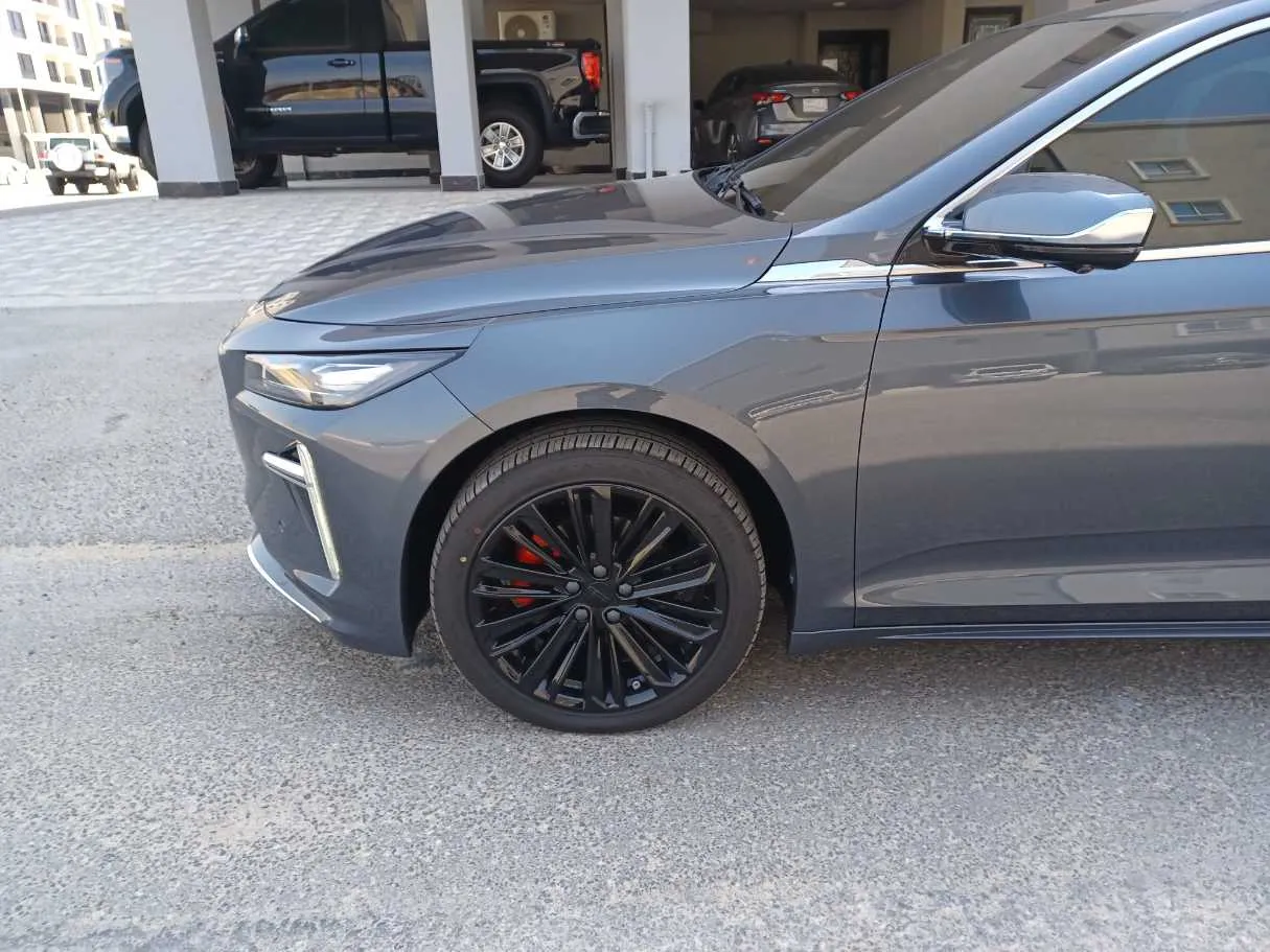 Car image 9