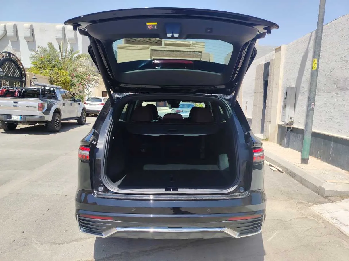 Car image 26