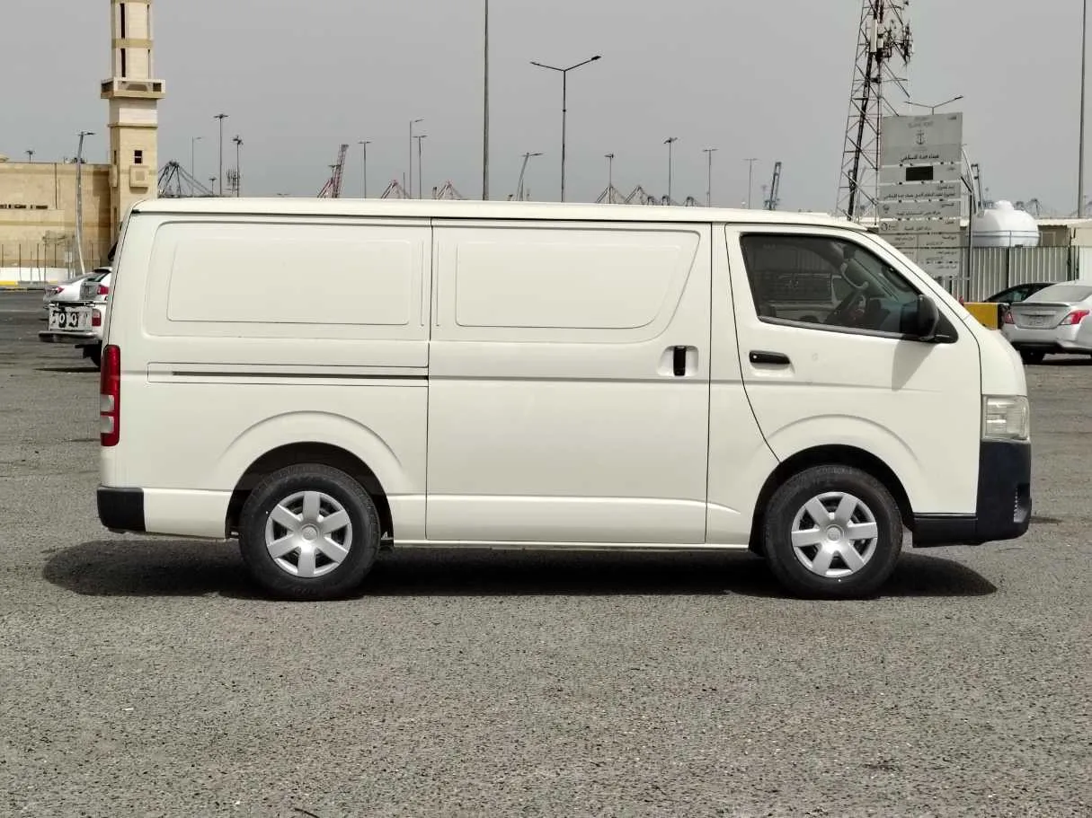 Car image 4