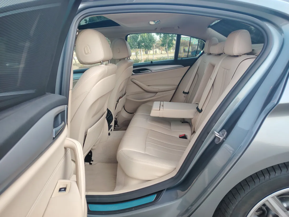 Car image 15