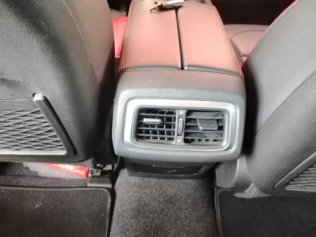 Car image 40