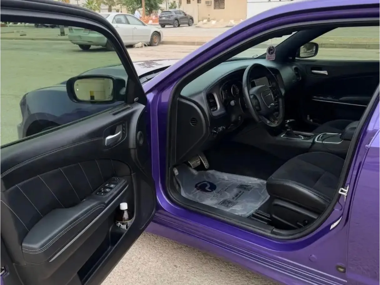 Car image 5