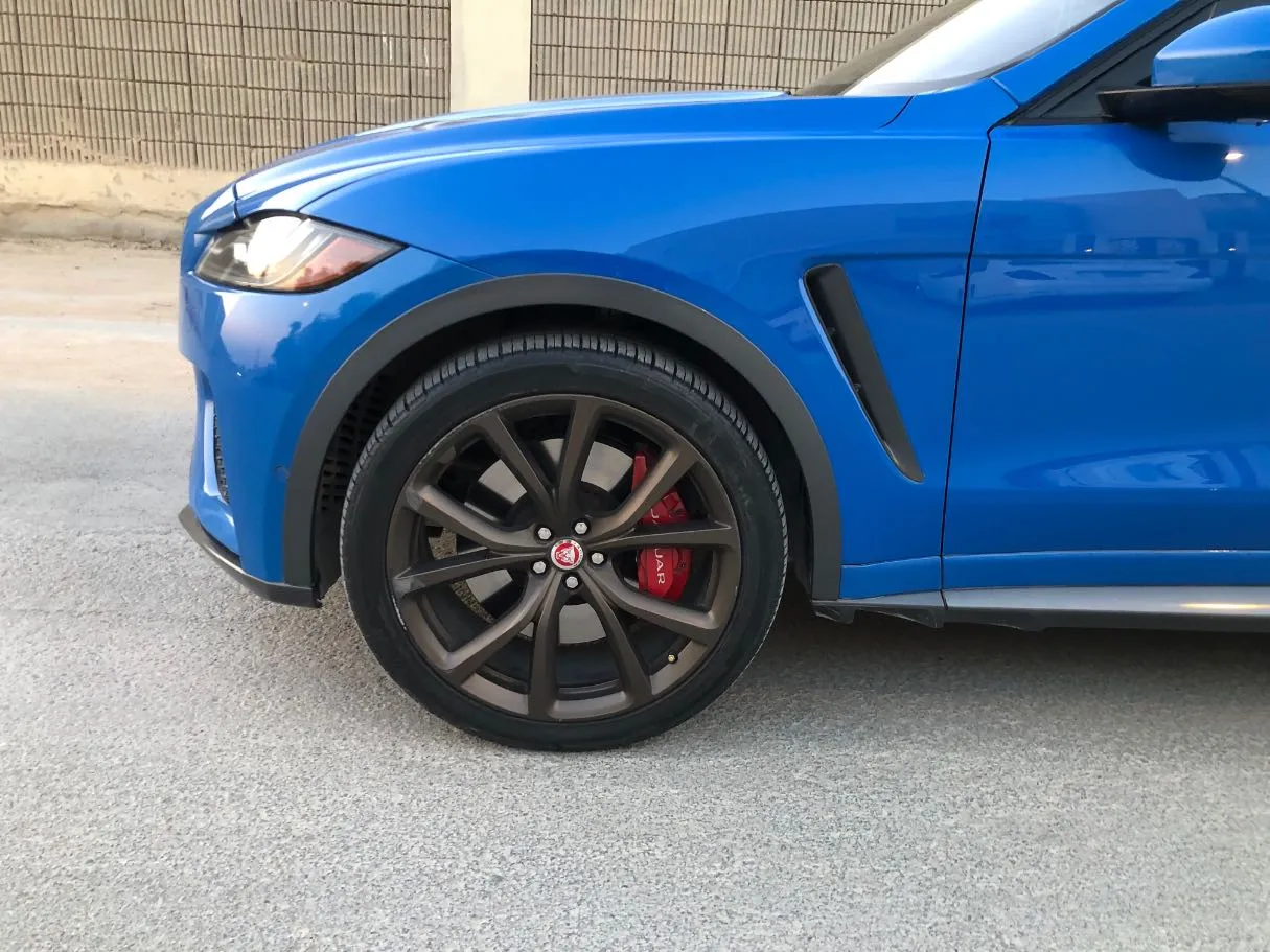 Car image 9