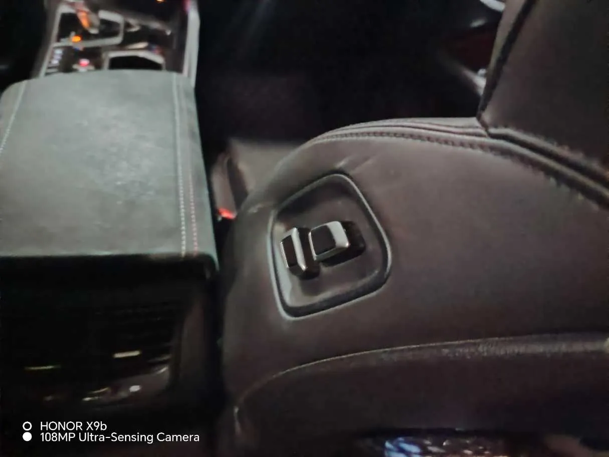 Car image 37