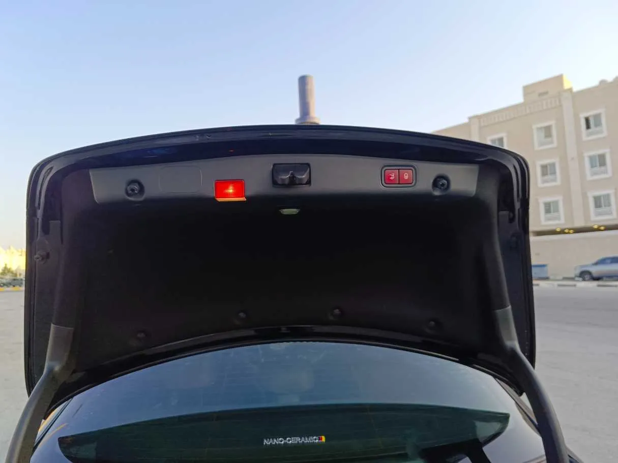 Car image 30