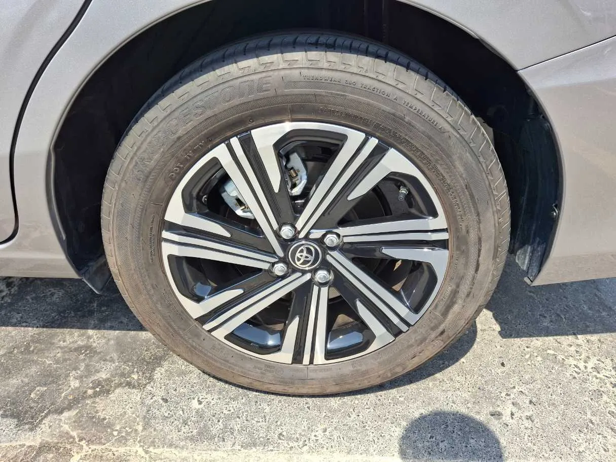 Car image 9