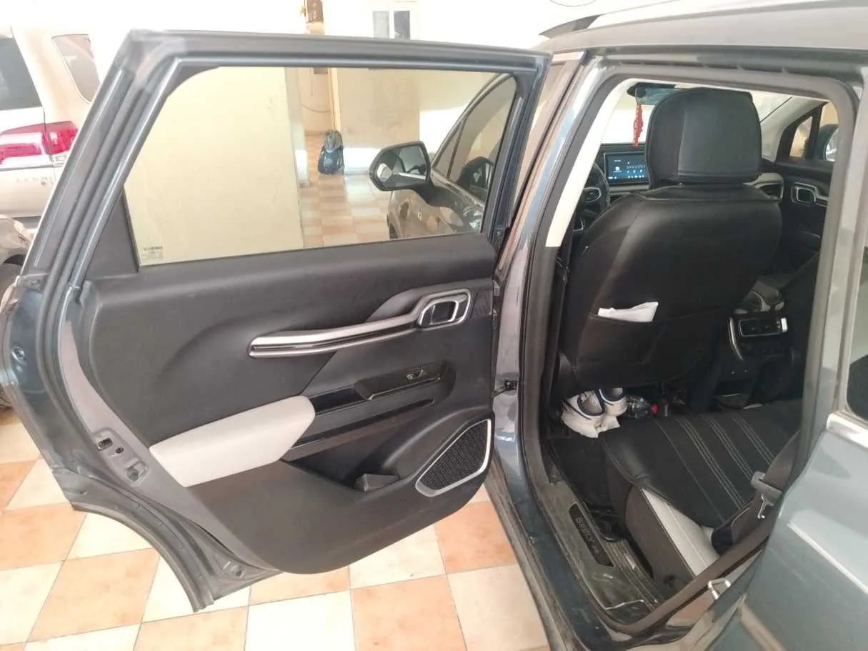 Car image 16