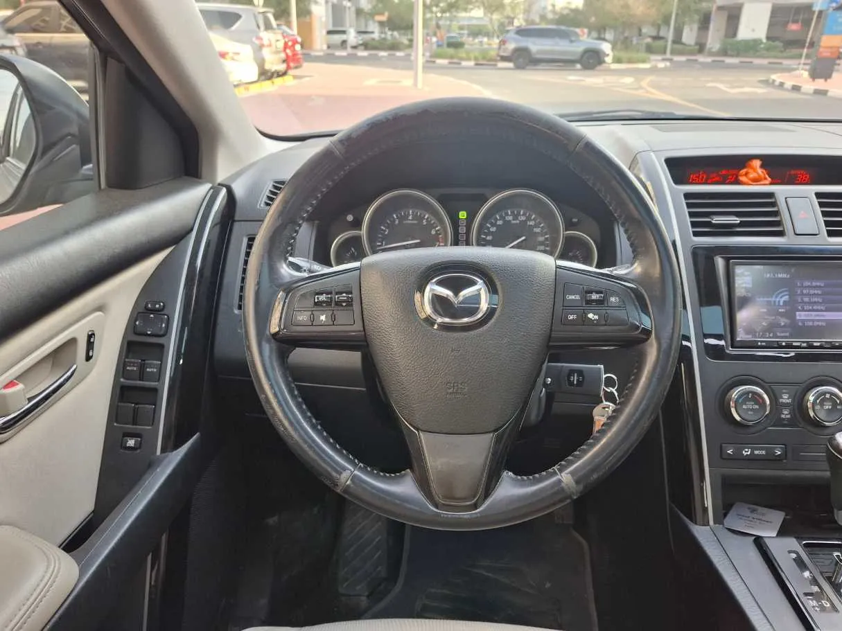 Car image 14