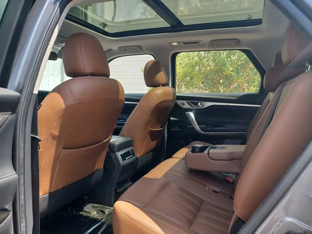 Car image 14
