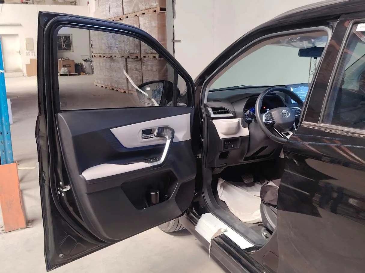 Car image 11