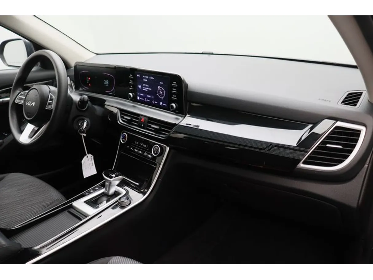 Car image 10