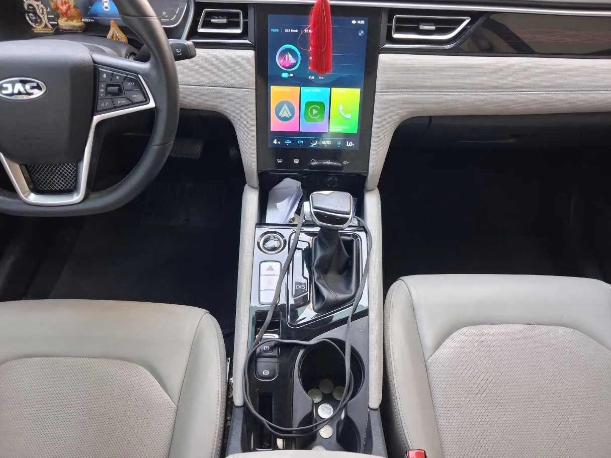 Car image 16