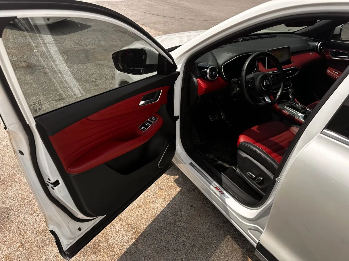 Car image 11