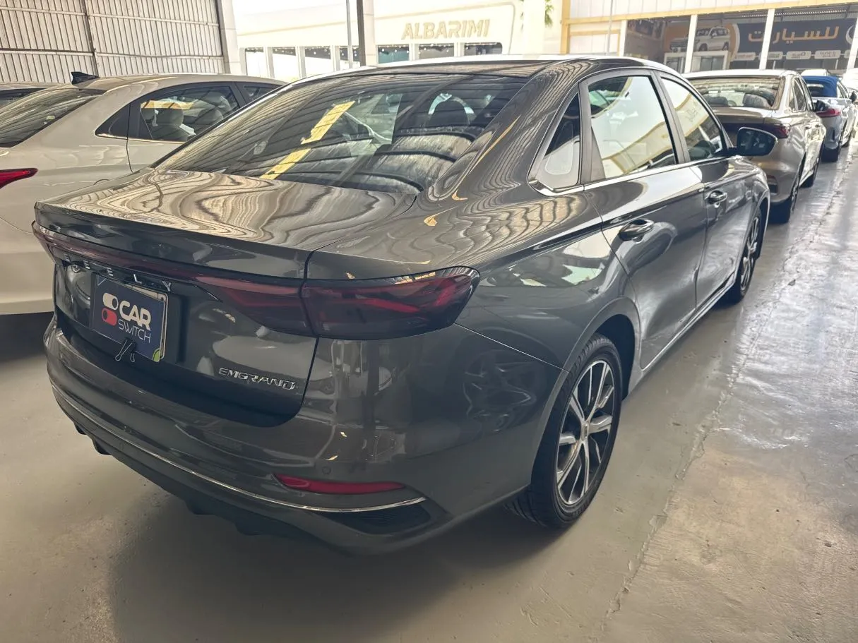 Car image 4